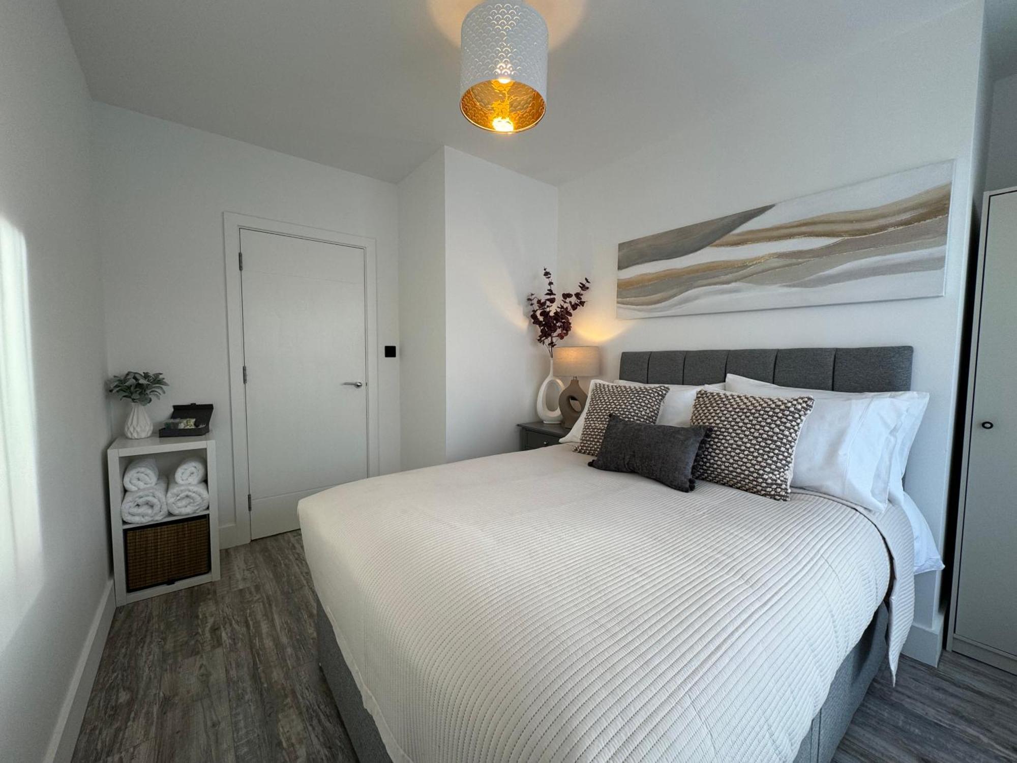 Modern One-Bedroom Apartment Swindon Luaran gambar