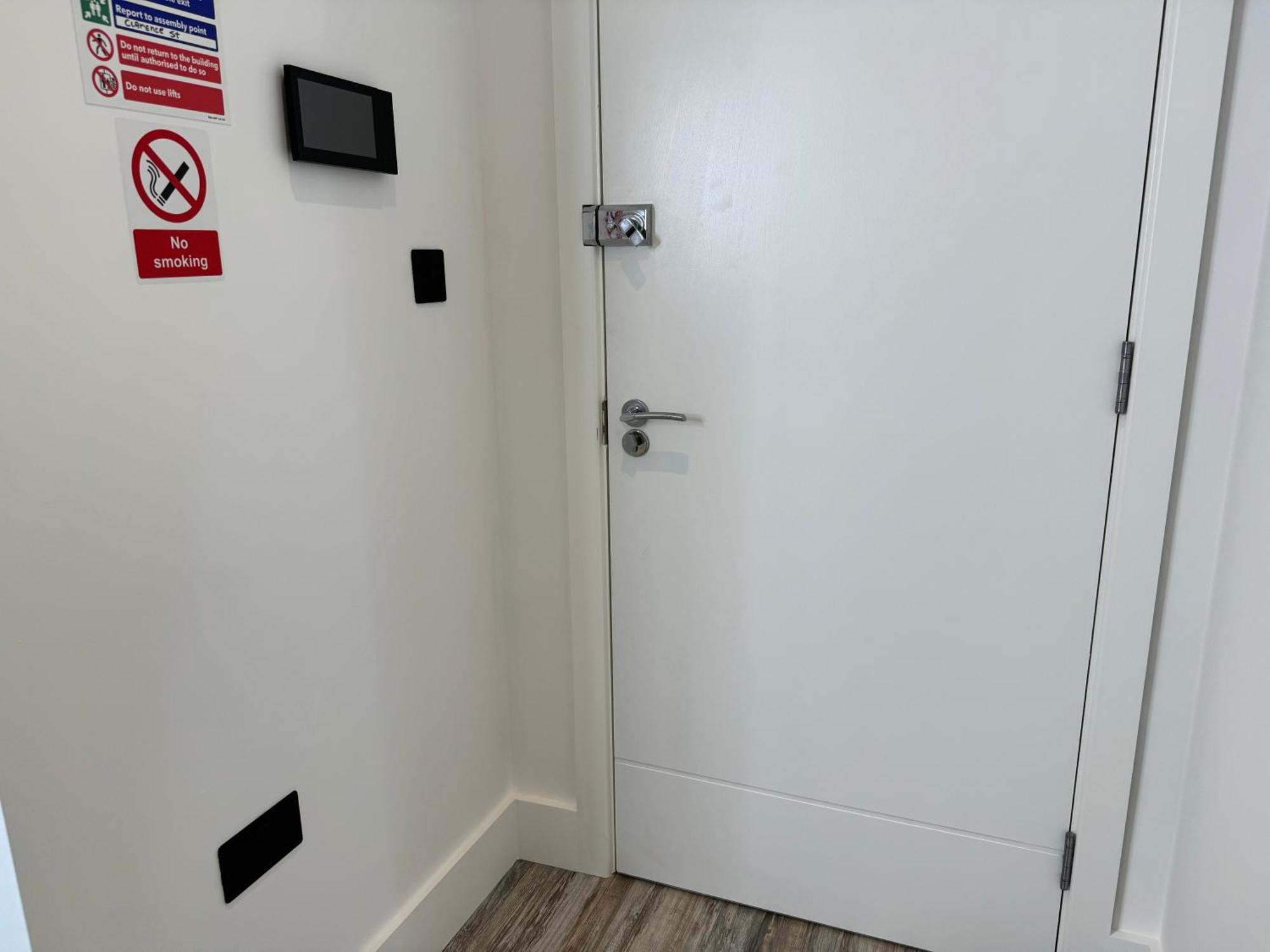 Modern One-Bedroom Apartment Swindon Luaran gambar