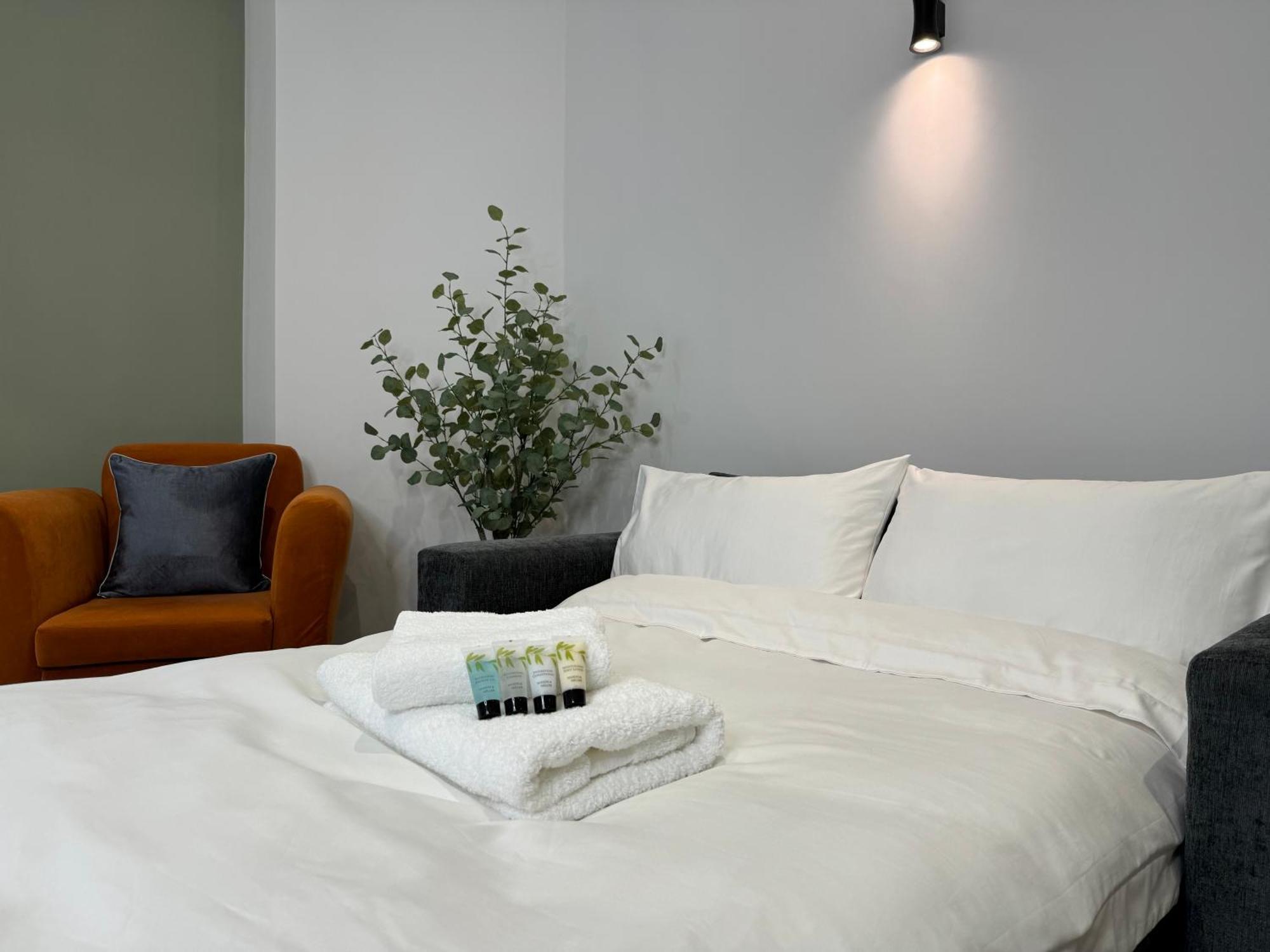 Modern One-Bedroom Apartment Swindon Luaran gambar